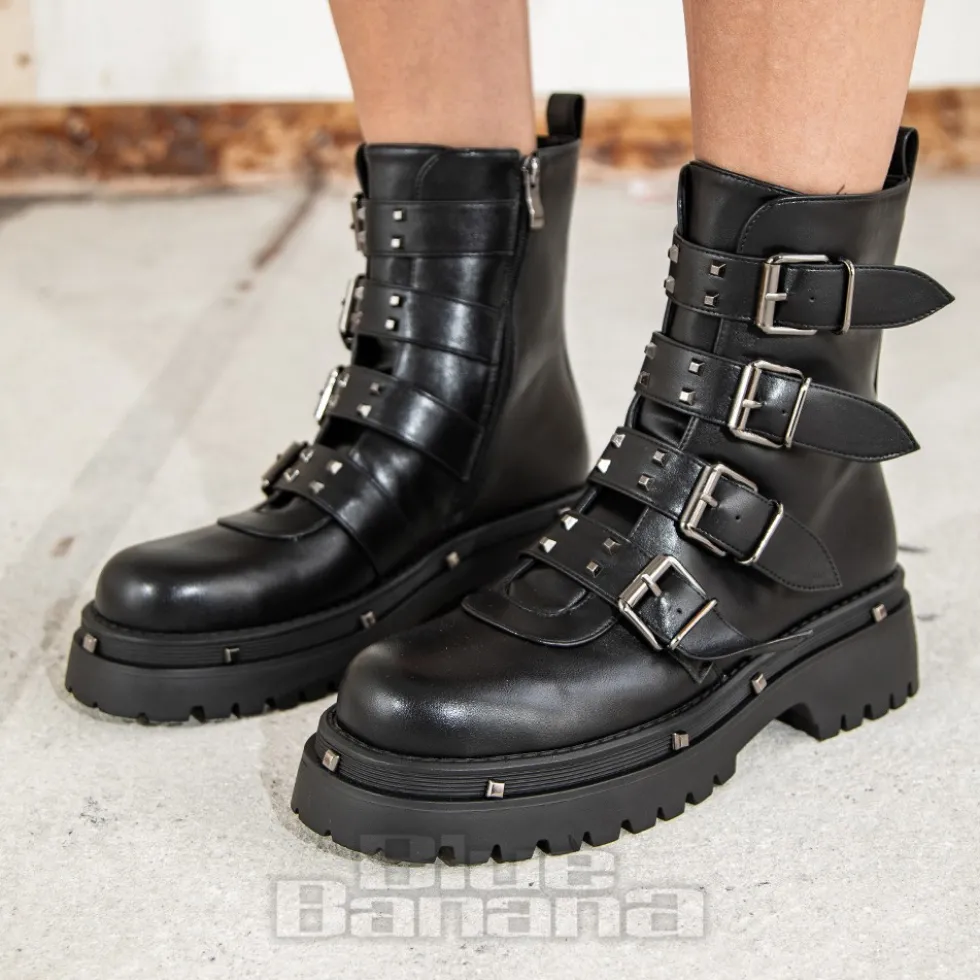 Bleeding Heart Buckle Boots (Black)